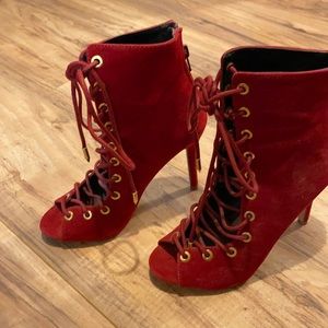 Red Miss Lola heels. Size 5.5.